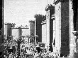 Le mura di Babilonia da Intolerance (1916) di D.W. Griffith