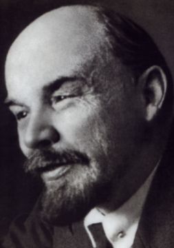 Lenin durante il colloquio col giornalista americano Lincoln Air, Mosca, Febbario 1920