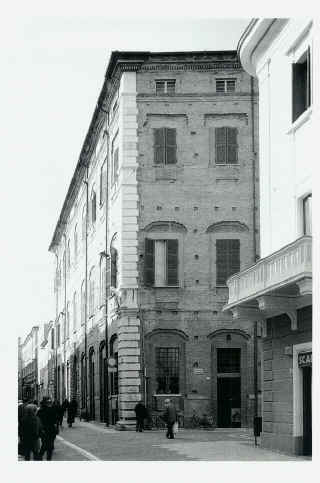 Ghini-17.jpg (135743 byte)