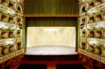Teatro 02.jpg (263205 byte)