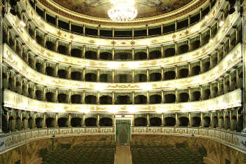 Teatro 03.jpg (601219 byte)