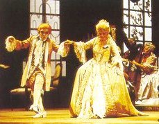 Una scena di Manon Lescaut in un allestimento del festival di Puccini di Torre del Lago, in Grandi operisti italiani.