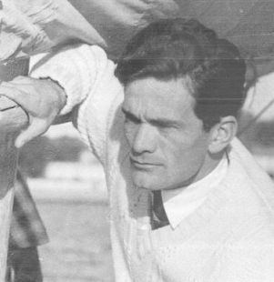 Pasolini in barca nel 1947 (www.pasolini.net)