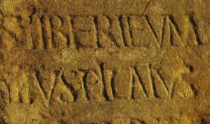 Frammento di lapide in cui ricorre il nome di Ponzio Pilato, scoperto a Cesarea Marittima