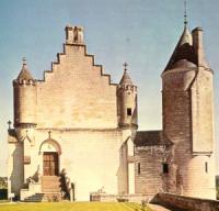 La Loggia Reale: pignone della vecchia dimora e torre Agnès Sorel